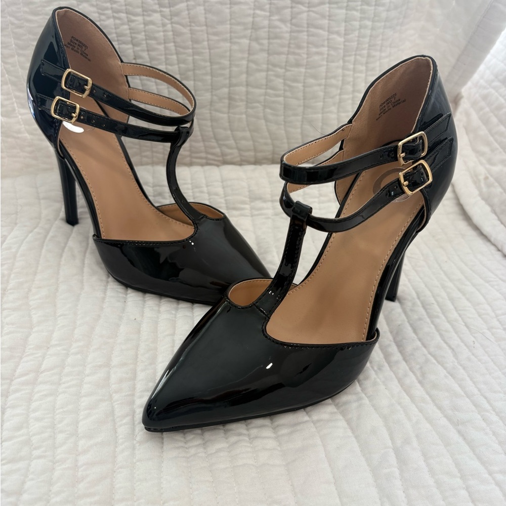 Journee Collection Black Patent T-Strap Pointed Pump with Double Buckles- 7 W